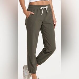 Vuori Miles Jogger Oregano size Medium